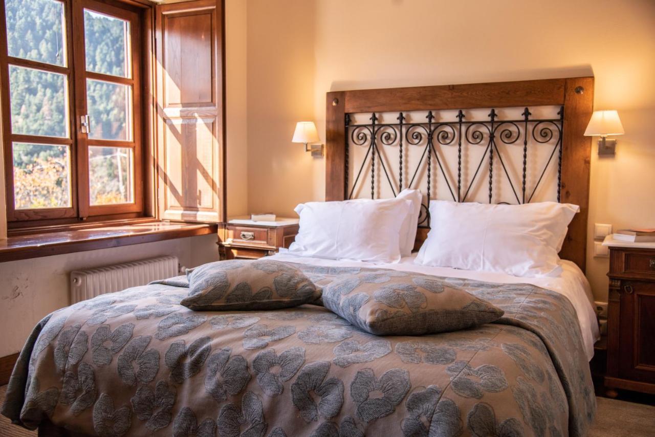 Epoches Luxury Suites Karpenísion Extérieur photo