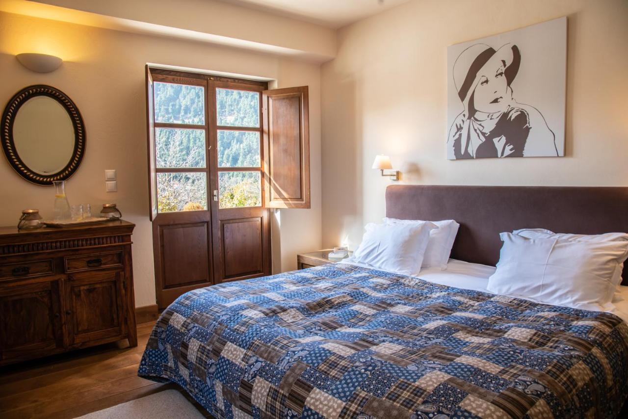Epoches Luxury Suites Karpenísion Extérieur photo