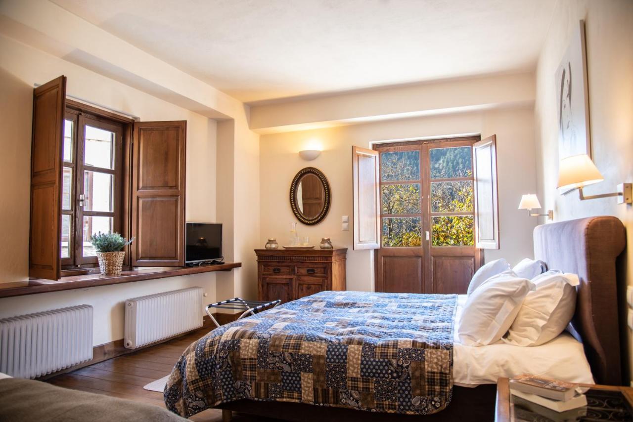 Epoches Luxury Suites Karpenísion Extérieur photo