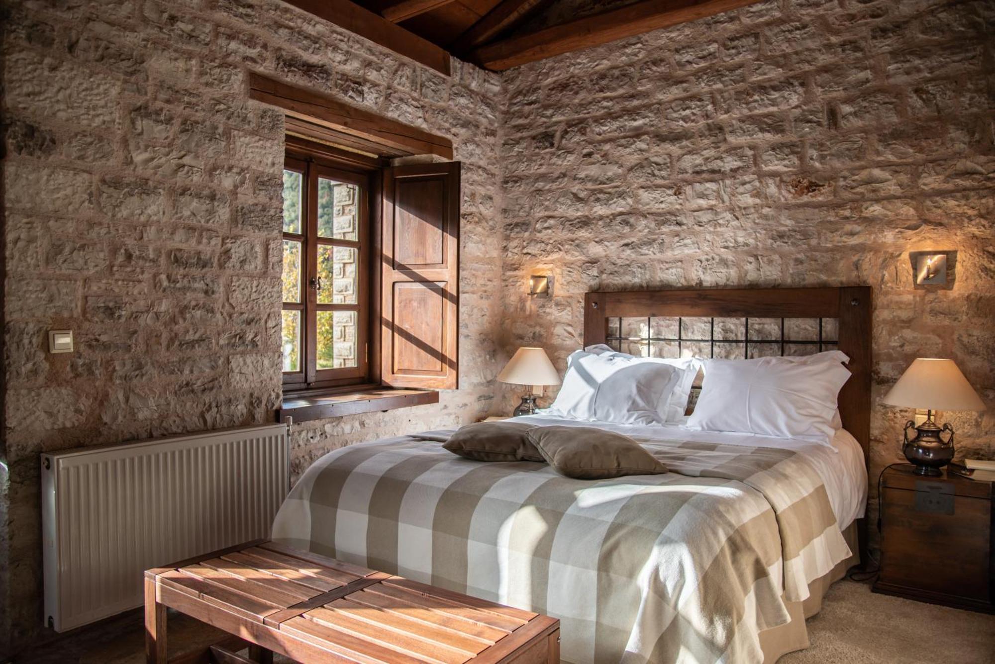Epoches Luxury Suites Karpenísion Extérieur photo