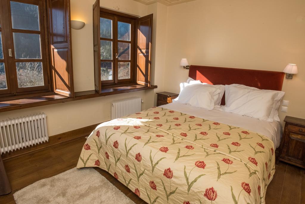 Epoches Luxury Suites Karpenísion Extérieur photo