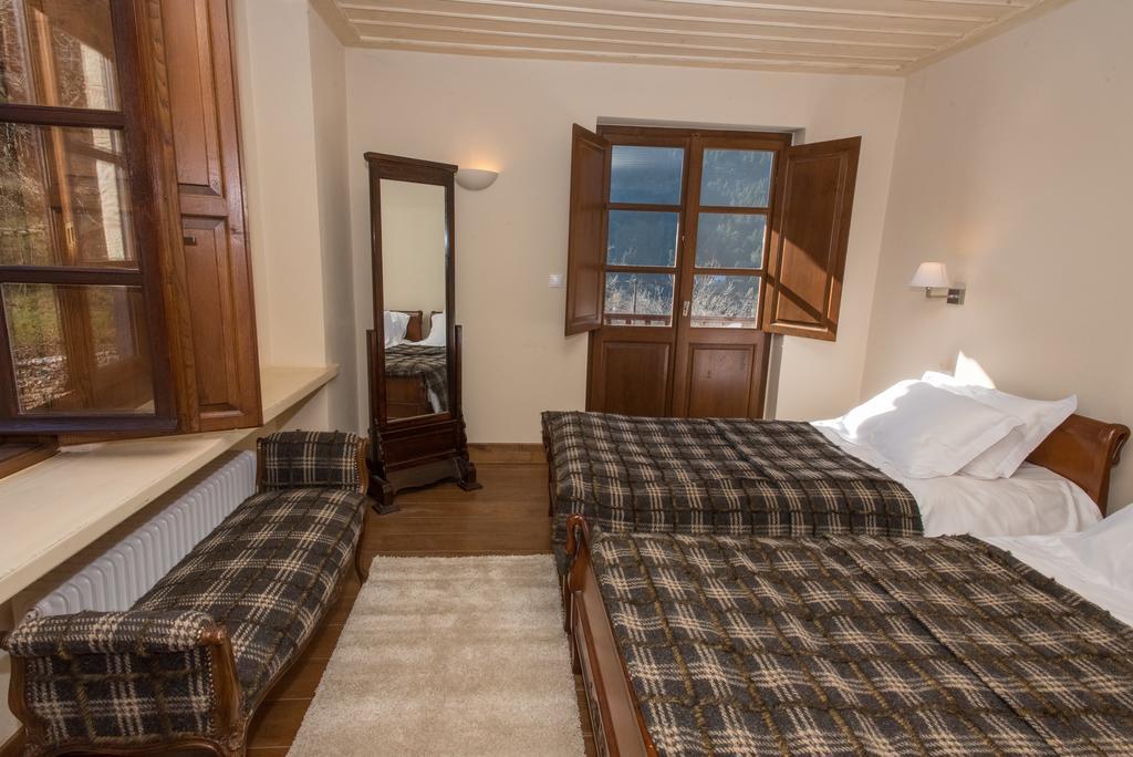 Epoches Luxury Suites Karpenísion Extérieur photo