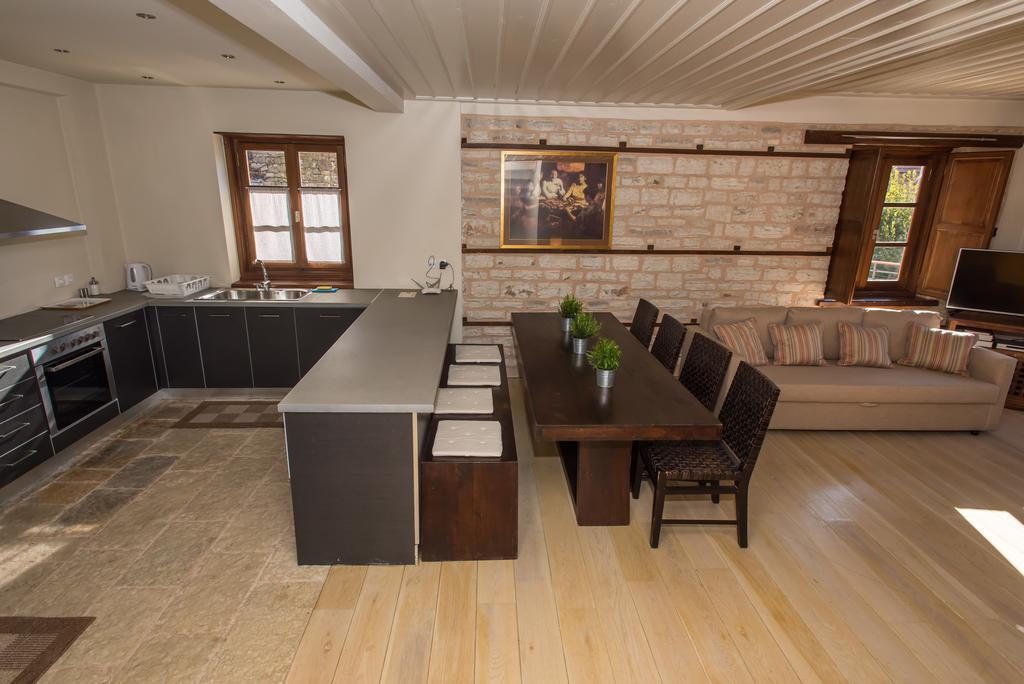 Epoches Luxury Suites Karpenísion Extérieur photo