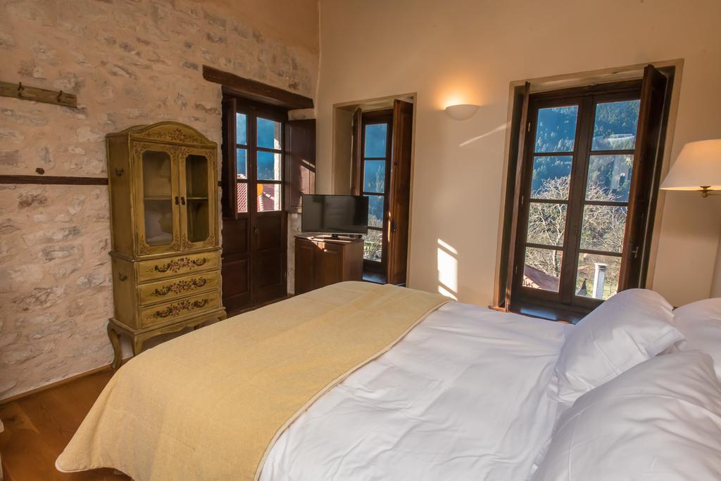 Epoches Luxury Suites Karpenísion Extérieur photo