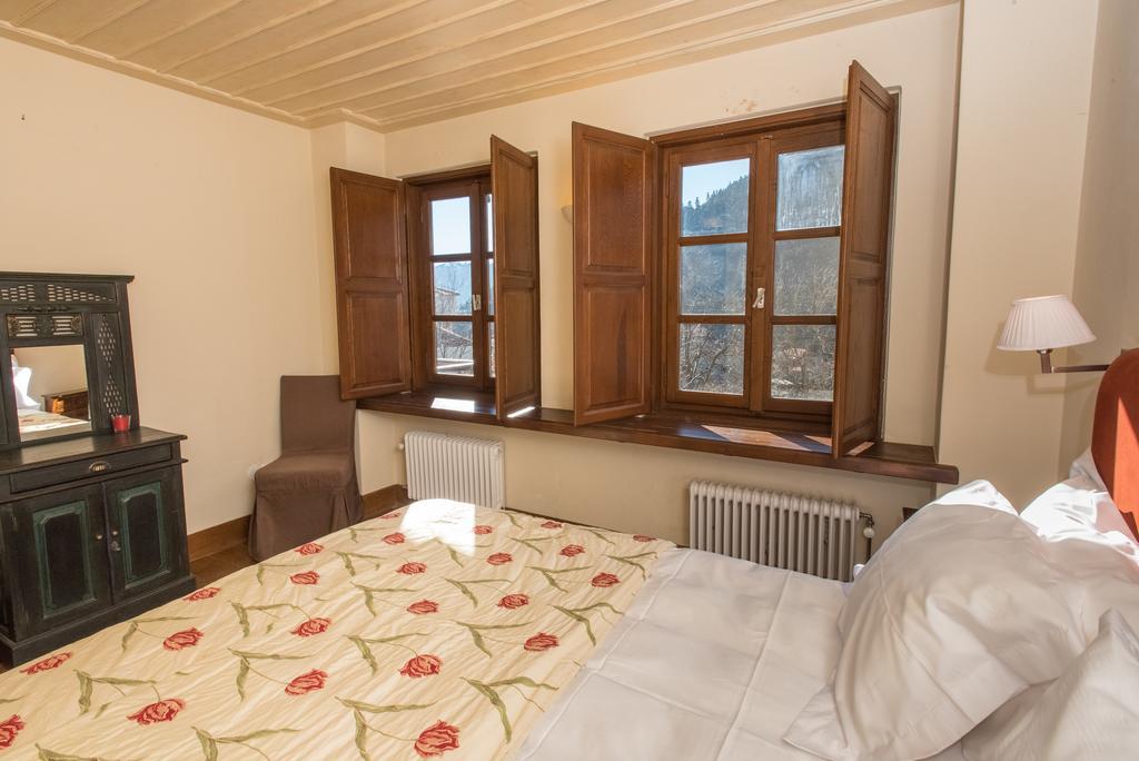 Epoches Luxury Suites Karpenísion Extérieur photo