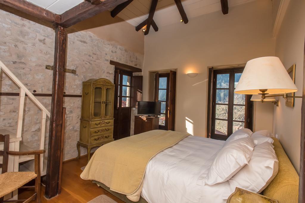 Epoches Luxury Suites Karpenísion Extérieur photo