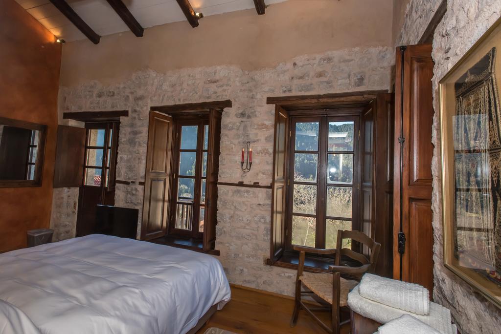 Epoches Luxury Suites Karpenísion Extérieur photo