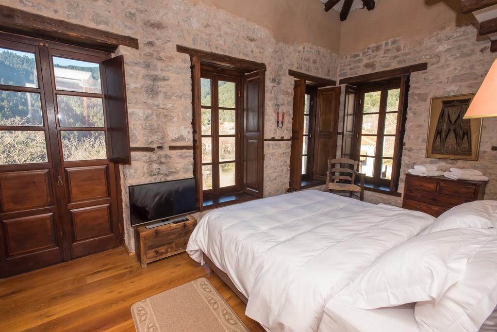 Epoches Luxury Suites Karpenísion Extérieur photo