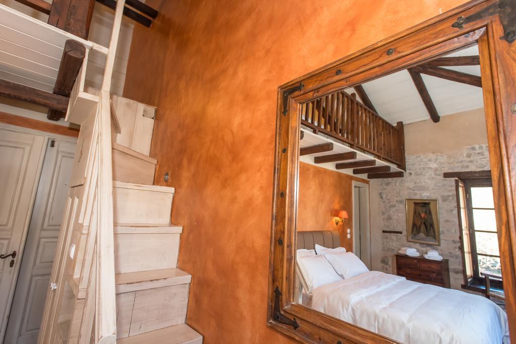 Epoches Luxury Suites Karpenísion Extérieur photo