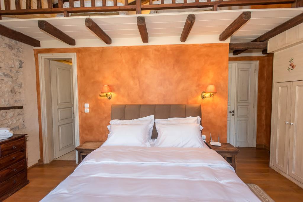 Epoches Luxury Suites Karpenísion Extérieur photo