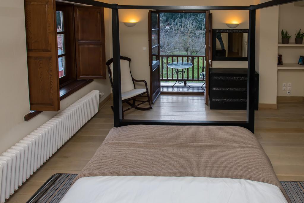 Epoches Luxury Suites Karpenísion Chambre photo