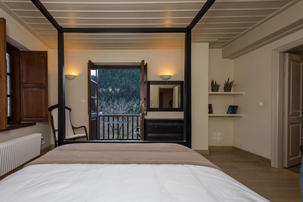Epoches Luxury Suites Karpenísion Extérieur photo
