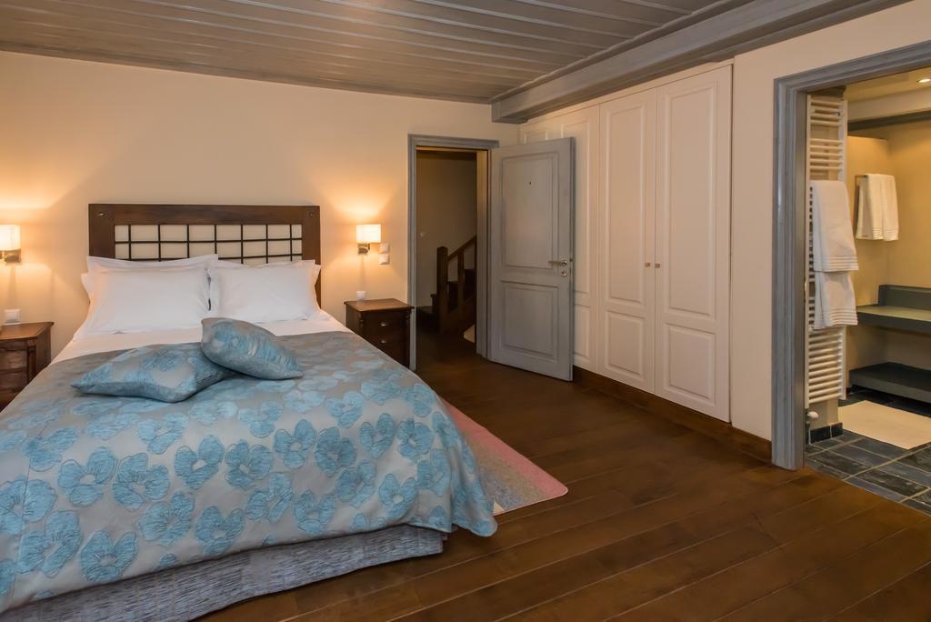 Epoches Luxury Suites Karpenísion Extérieur photo