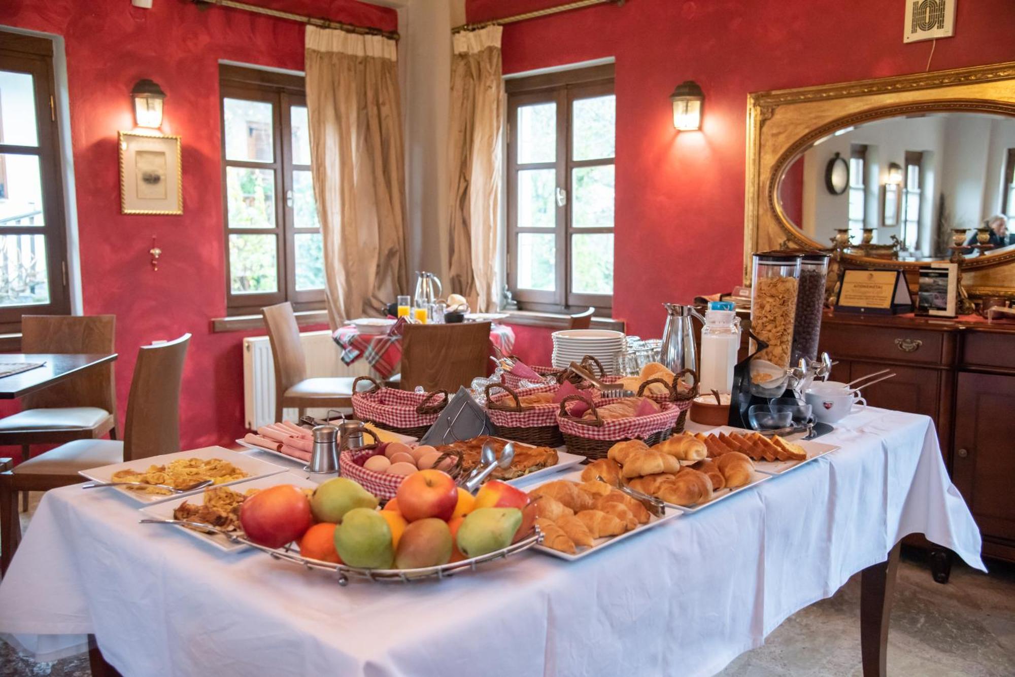 Epoches Luxury Suites Karpenísion Extérieur photo