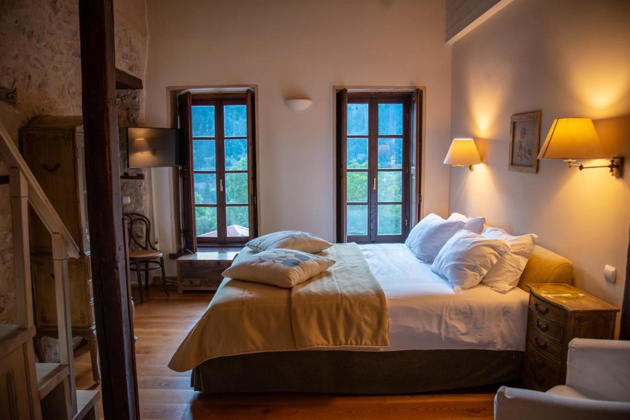 Epoches Luxury Suites Karpenísion Extérieur photo